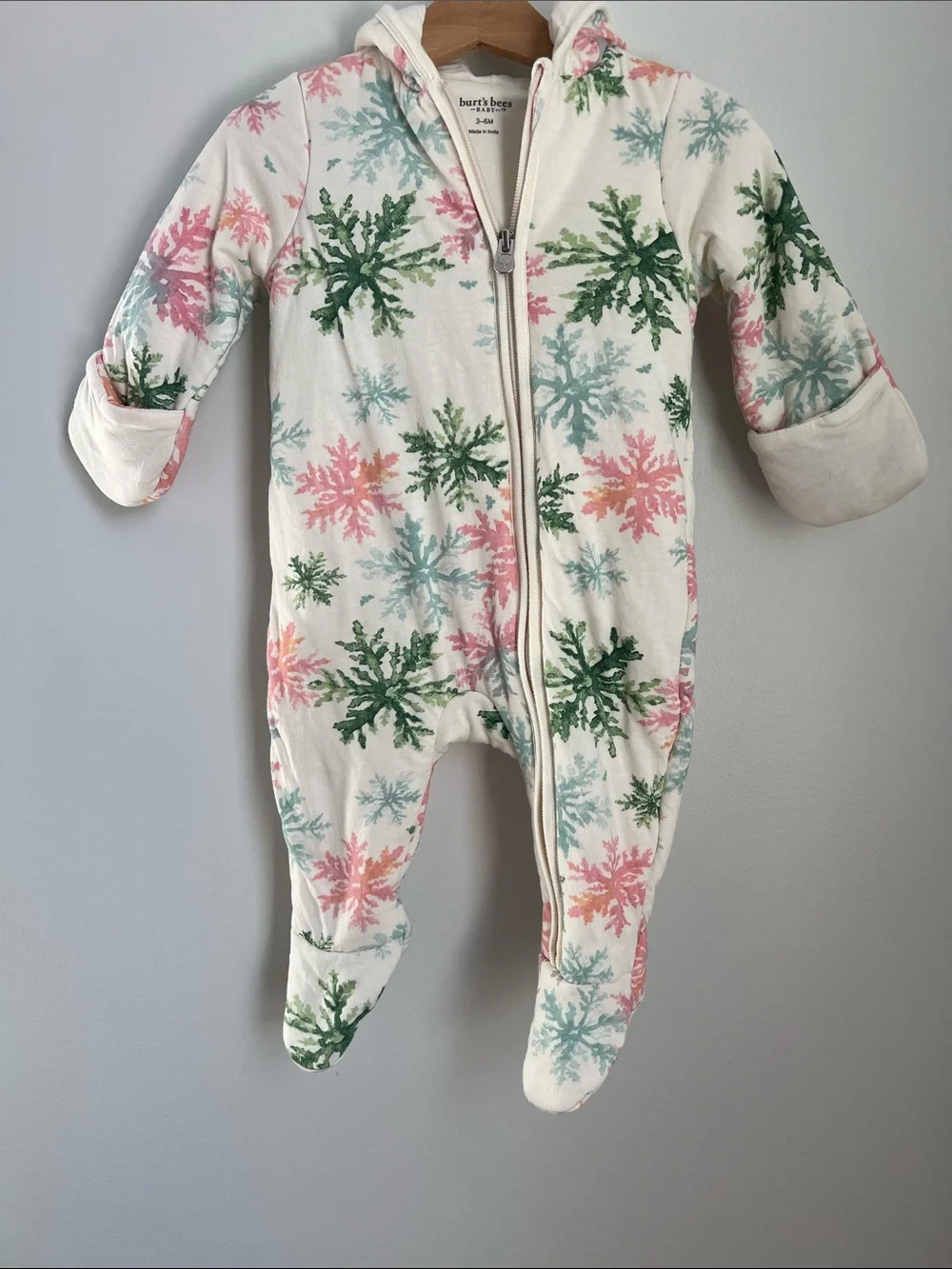 Burt's Bees Baby | Cream Snowflake Zip Footie Blue Pink Green Print Size 3-6M